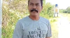 Caption: Screenshot video viral warga menagih janji kepada Bupati Sampang (Sumber: Pilarpos.com)