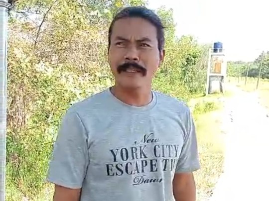 Caption: Screenshot video viral warga menagih janji kepada Bupati Sampang (Sumber: Pilarpos.com)
