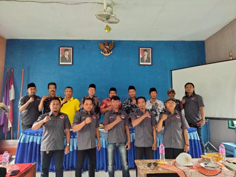 Caption: GAWAT Sampang saat Silaturrahmi ke Kantor Korbidikcam Tambelangan (Foto bersama usai acara/Pilar Pos)