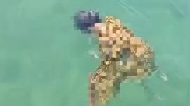 Caption: Screenshot video milik warga penemuan mayat perempuan yang mengapung di perairan Desa Dharma Tanjung, Kecamatan Camplong (Pilar Pos/Agus Junaidi)