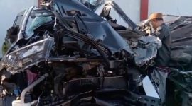 Caption: Screenshot video milik warga, kondisi mobil Innova Zenix usai kecelakaan maut di Tol Pasuruan-Probolinggo, Jawa Timur