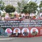 Jaringan Kawal Jawa Timur (Jaka Jatim) dalam aksi protes di Surabaya, Kamis (3/7).
