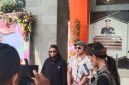 Caption: H. Saji Ali waktu diwawancarai oleh awak media didampingi Riky pengacara saat memberikan pernyataan (Sumber Foto: Ach Fatoni/Pilar Pos)
