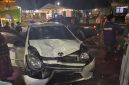 Caption: Mobil Daihatsu Ayla yang terlibat kecelakaan di jalan raya Desa Ketapang Barat dengan kendaraan Honda Vario yang dikendarai oleh dua orang pelajar di Sampang (Sumber Foto: Humas Polres Sampang)