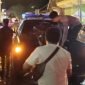 Caption: Kendaran Honda Vario saat di angkat ke mobil laka lantas yang terlibat kecelakan tabrak depan denga mobil Daihatsu Ayla di Ketapang Barat (Sumber Foto: Humas Polres Sampang)