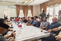 Caption: Perwakilan Nelayan Pantura Didampingi LKP Trankonmasi dan Ormas Pro Jokowi Sampang saat Gelar Audiensi Bersama Pihak Petronas (Sumber Foto: Dok, Pilar Pos)