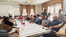 Caption: Perwakilan Nelayan Pantura Didampingi LKP Trankonmasi dan Ormas Pro Jokowi Sampang saat Gelar Audiensi Bersama Pihak Petronas (Sumber Foto: Dok, Pilar Pos)
