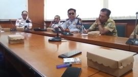 Caption: Beberapa Pegawai Dishub Sampang saat Menghadiri Audiensi Dengan LSM Lasbandra (Sumber Foto: dok/Pilar Pos)
