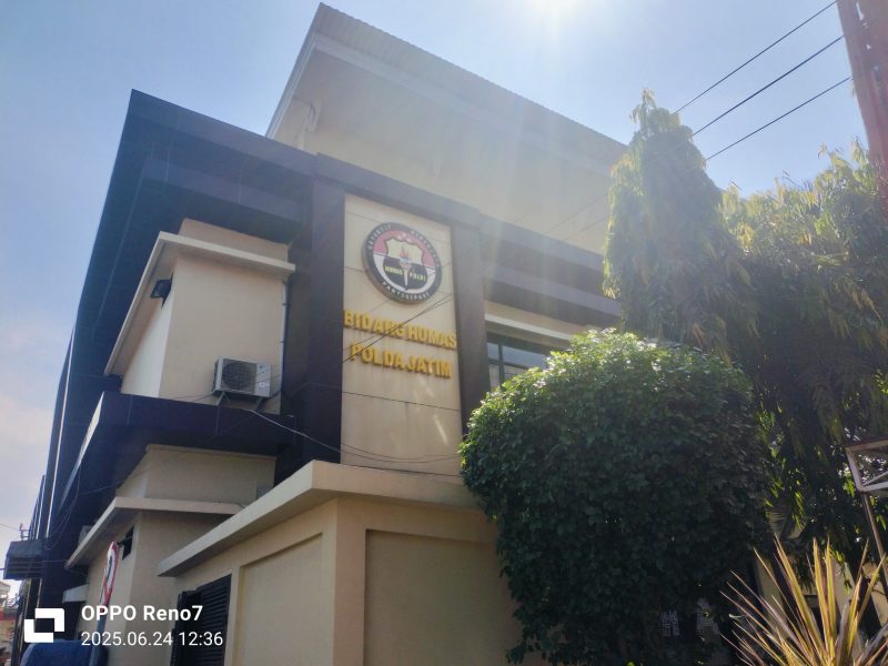 Caption: Kantor Kabid Humas Polda Jatim (Sumber Foto: Agus Junaidi/Pilar Pos)