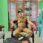Caption: Hairil Anwar, Camat Torjun, Kabupaten Sampang, saat memberikan keterangan kepada awak media (Sumber Foto: Agus Junaidi/Pilar Pos)
