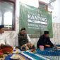 Ketua MWC NU Kecamatan Pasean, (tengah jaket rompi) didampingi sekretaris dan bendahara. Di acara musyawarah Ranting PRN Bindang, Senin malam, 21/07/2025