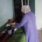 Caption: Salah-satu Siswa Saat Diperiksa di Layanan Kesehatan Terdekat (Sumber Foto: Safii/Pilar Pos)