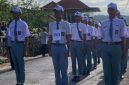 Peserta lomba gerak jalan, saat persiapan di start pemberangkatan di Desa Dempo Barat, Kecamatan Pasean, Kabupaten Pamekasan, Jumat, 29/08/2025