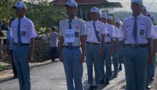 Peserta lomba gerak jalan, saat persiapan di start pemberangkatan di Desa Dempo Barat, Kecamatan Pasean, Kabupaten Pamekasan, Jumat, 29/08/2025