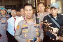Caption: Kapolres Sampang AKBP Hartono saat Diwawancarai Wartawan Usai Mendampingi Kunjungan Kapolda Jatim Irjen Pol Nanang Avianto ke Polres Sampang (Sumber Foto: Agus Junaidi/Pilar Pos)