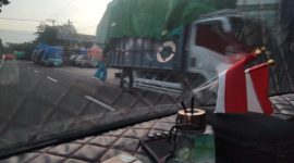Antrean panjang dari arah selatan ke utara di ruas Jalan Raya Bicorong Pakong Pamekasan, Senin sore, 08/09/2025. (Red) 