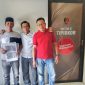 Caption: Ruspandi (Tegah) Imam Safi'i (Kaos Merah) bersama perwakilan nelayan usai laporan ke Polres Pamekasan (Sumber Foto: Pilar Pos)