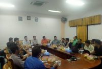 Caption: AMS saat audiensi ke DPRD Sampang, perihal pembangunan jembatan Daleman-Pasarenan (Sumber Foto: Agus Junaidi/Pilar Pos)