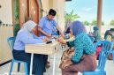 Caption: Situasi Pemeriksaan Kesehatan Gratis Yang Diadakan Oleh PJS di Batulengir (Sumber Foto: Agus Junaidi/Pilar Pos)