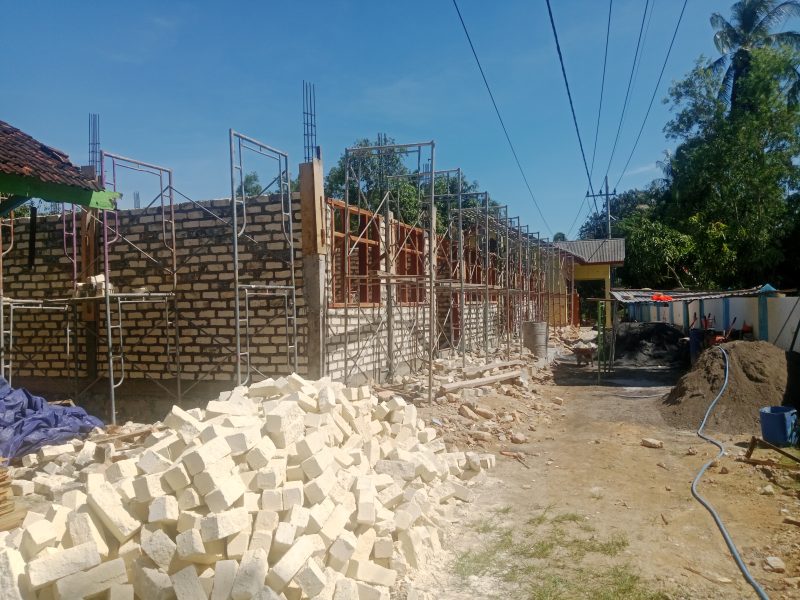 Foto Asli Pilarpos. Progress pembangunan revitalisasi sekolah dasar negeri 6 Plakpak Kecamatan Pagantenan Kabupaten Pamekasan