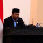 Caption: Wakil Ketua Fraksi PAN–PBB DPRD Sampang, Muhammad Nur Mustakim, saat membacakan pandangan umum di Rapat Paripurna (Sumber Foto: Pilarpos.com)
