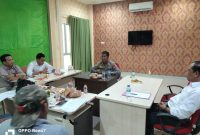 Caption: Kapolres Sampang AKPB Hartono Didampingi Oleh Penyidik saat Temui LPK Trankonmasi dan Peserta Audiensi di Mapolres Sampang (Sumber Foto: Agus Junaidi/Pilar Pos)