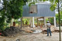 Caption: Pembangunan Gedung di KPU Sampang Reward dari Bank BTN (Sumber Foto: dok/Pilar Pos)