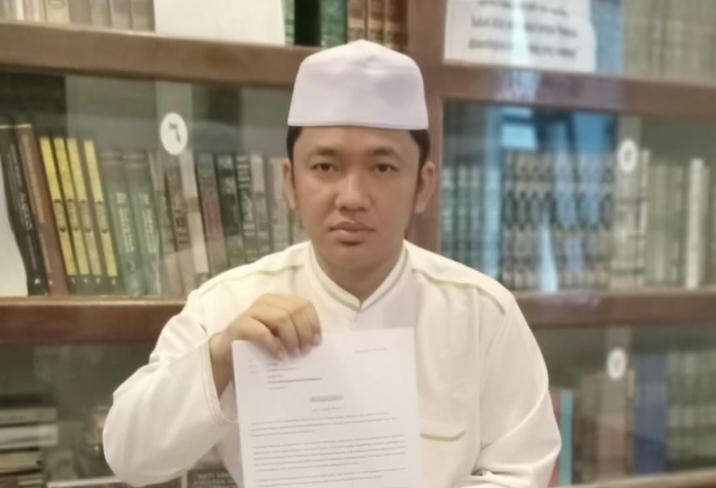 KH. Abd. Aziz Syahid Pengasuh PP Al-Inayah Putri Sumber Batu Pagantenan, Kabupaten Pamekasan,