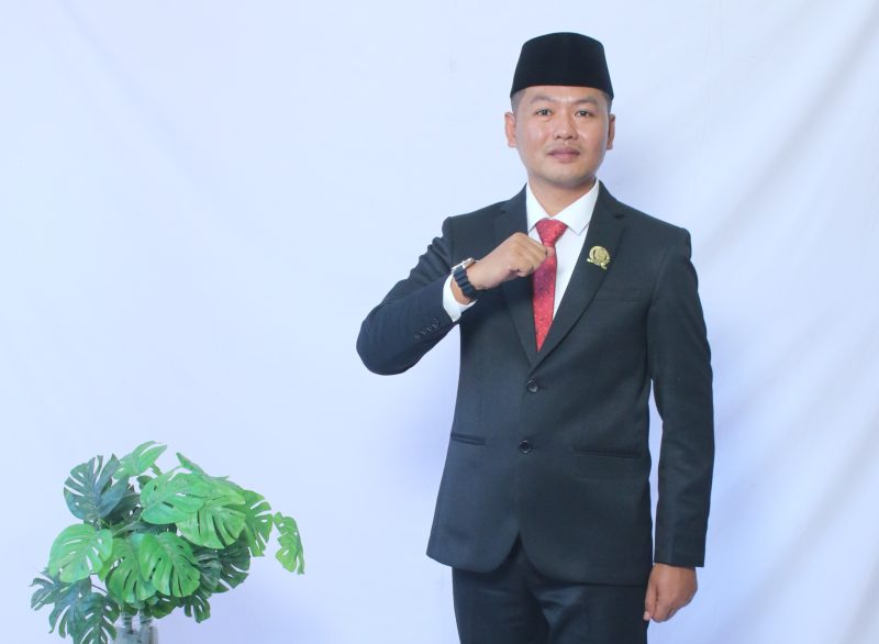 Caption: Shohebus Sulton anggota Komisi IV DPRD Kabupaten Sampang (Sumber Foto: Shohebus Sulton/ Dok Pilar Pos)