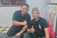 Kasat Reskrim Polres Pamekasan AKP Yoyok Hardianto S.H, saat jenguk Zaini Werwer wer du kediamannya, Minggu, 22/02/2026.