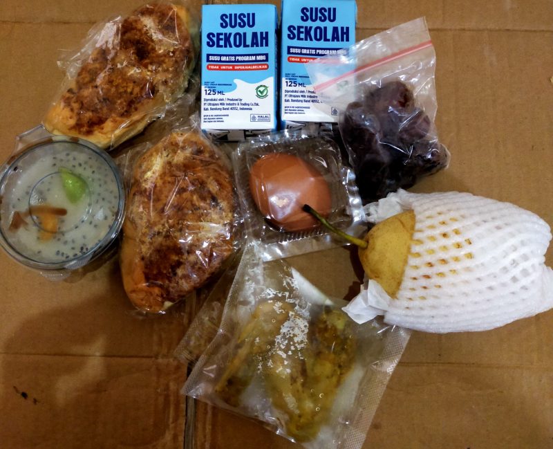 Caption: Jatah MBG Tiga Hari Untuk Siswa di SDN Gunongsekar 1 Sampang (Sumber Foto: Wali Siswa/dok Pilar Pos)