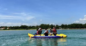 Dari Pasir Putih hingga Banana Boat, Pantai Lon Malang Sampang Jadi Favorit Wisatawan