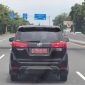 Caption: Mobil Jenis Toyota Innova Reborn Saat Melintas di Tol Waru Surabaya Saat Waktu Masa Libur Lebaran (Sumber Foto: Milik Warga/dok Pilar Pos)
