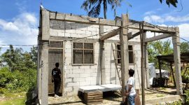 Caption: Kondisi Proyek Pembangunan RKB PAUD Hidayah Arrum di Daerah Kecamatan Kedundung, Kabupaten Sampang (Sumber Foto: Agus Junaidi/Pilar Pos)