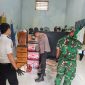 Caption: Humas Rutan Kelas IIB Sampang, Panca Agung Laksono Bersama TNI, Polri Saat Melakukan Razia di Kamar Warga Binaan di Rutan Sampang (Sumber Foto: Humas Rutan Sampang/Pilar Pos)