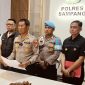 Caption: Kapolres Sampang AKBP Hartono, Didampingi Kasat Narkoba, KBO Narkoba, Kasi Humas, dan Propam Polres Sampang Saat Pers Rilis Tangkap Bandar Narkoba 3 Kg Lintas Pulau di Polres Setempat (Sumber Foto: Agus Junaidi/Pilar Pos)