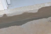 Caption: Hasil Perbaikan Oleh CV Prabu Alam Pada Tangga Teras Pintu Belakang di Puskesmas Karang Penang (Sumber Foto: Agus Junaidi/Pilar Pos)