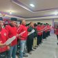 Caption: 146 Pengurus PAC PDI Perjuangan se-Kabupaten Sampang Saat Prosesi Pelantikan dan Dilantik Langsung Oleh Wakil Sekretaris DPD PDIP Jawa Timur Yordan M. Batara Goa (Sumber Foto: Agus Junaidi/Pilar Pos)