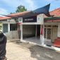Caption: Kantor POS KCP Yang terletak di Jalan Raya Kecamatan Jrengik, Kabupaten Sampang (Sumber Foto: Agus Junaidi/Pilar Pos)
