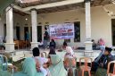 Caption: MDW Sampang Saat Kolaborasi bersama Komunitas Therapy Ramuan Banyu Urip Indonesia, DPC P-AP3I Kabupaten Sampang Menggelar Pengobatan Berbasis Tradisional di Desa Torjunan (Sember Foto: Agus Junaidi/Pilar Pos)