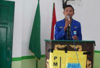 Caption: Ketua Umum PC PMII pamekasan, Fahril Anwar, saat sambutan pembukaan kegiatan BIMAS PT komisariat UIM di kantor PC NU pamekasan (Sumber Foto: Ridho/dok Pilar Pos)