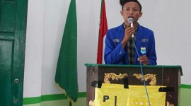 Caption: Ketua Umum PC PMII pamekasan, Fahril Anwar, saat sambutan pembukaan kegiatan BIMAS PT komisariat UIM di kantor PC NU pamekasan (Sumber Foto: Ridho/dok Pilar Pos)