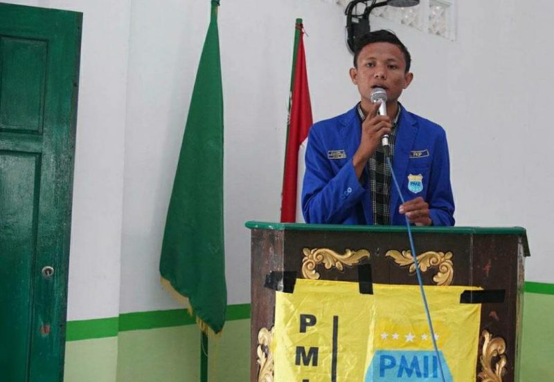 Caption: Ketua Umum PC PMII pamekasan, Fahril Anwar, saat sambutan pembukaan kegiatan BIMAS PT komisariat UIM di kantor PC NU pamekasan (Sumber Foto: Ridho/dok Pilar Pos)