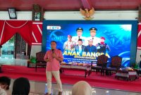 Caption: Tamsul, Seorang Praktisi Hipnoterapi Saat Memberikan Edukasi Tentang Bahaya Narkoba dan Juga Memberikan Hipnoterapi Pengobatan Diri (Sumber Foto: Agus Junaidi/Pilar Pos)