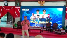 Caption: Tamsul, Seorang Praktisi Hipnoterapi Saat Memberikan Edukasi Tentang Bahaya Narkoba dan Juga Memberikan Hipnoterapi Pengobatan Diri (Sumber Foto: Agus Junaidi/Pilar Pos)