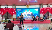 Caption: Kasat Narkoba Polres Sampang, Iptu Yuda Julianto, Saat Memberikan Pemaparan Pencegahan Narkoba di Pendopo Kabupaten Sampang (Sumber Foto: Agus Junaidi/Pilar Pos)
