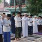 Caption: Suasana Salat Iduladha 1447 Hijriyah Tahun 2026 di Depan Pendopo Trunojoyo Kabupaten Sampang (Sumber Foto: Agus Junaidi)