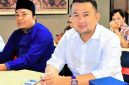 Caption: Juhari, Anggota Komisi I DPRD Kabupaten Sampang/Baju Putih (Sumber Foto: Juhari/dok Pilar Pos)