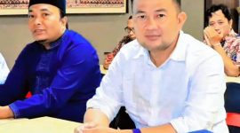 Caption: Juhari, Anggota Komisi I DPRD Kabupaten Sampang/Baju Putih (Sumber Foto: Juhari/dok Pilar Pos)