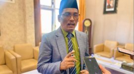 Suhairi datangi kantor DPRD untuk menggelar aksi demonstrasi terkait perkembangan pengaduan usulan pemakzulan Bupati Pamekasan, Kamis (30/04/26).